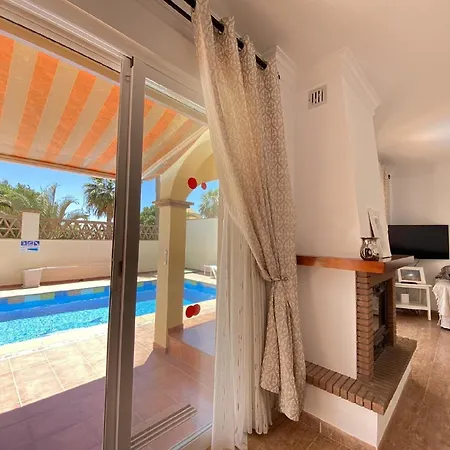 Mit Privatpool Fuer 6 Personen Ca 250 Qm In Nerja, Andalusien Costa Del Sol בית נופש